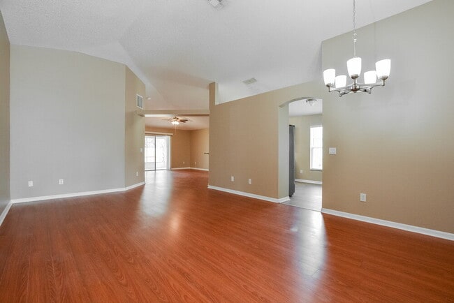 Photo - 205 Tree Branch Ln