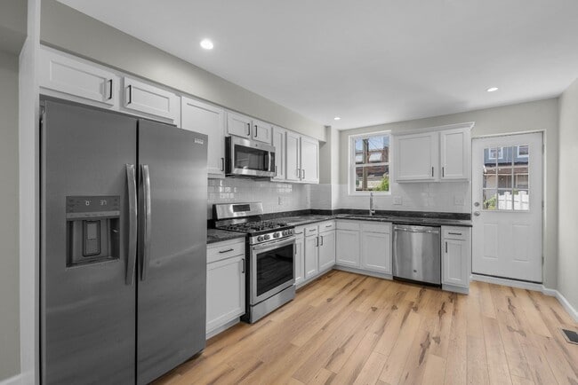 Building Photo - 146 N Ellwood Ave Rental