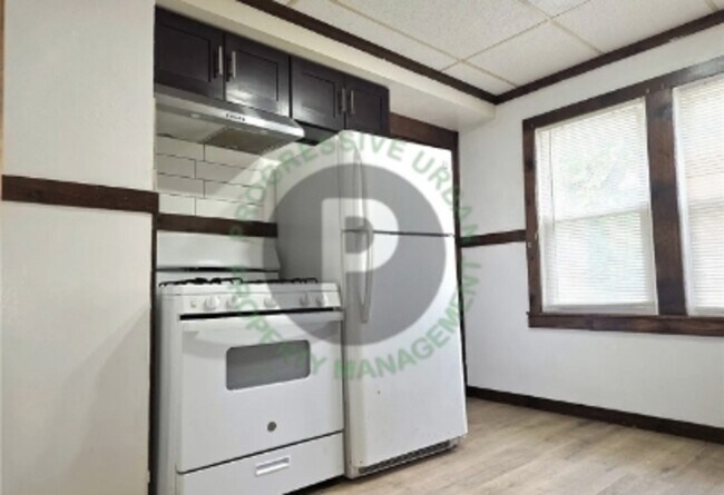 Photo - 9611 Larnder Ave