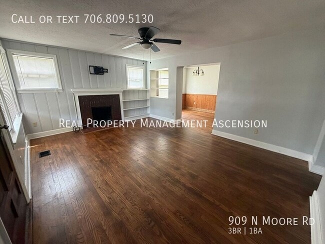 Photo - 909 N Moore Rd
