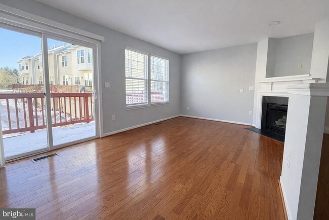 Photo - 46212 Wales Terrace