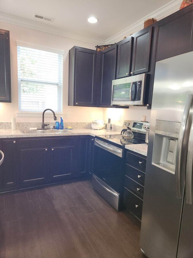 Photo - 4156 Clarendon Wy