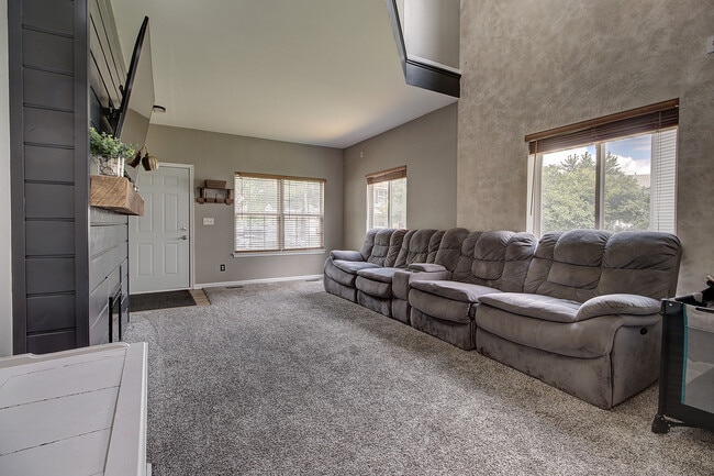 Photo - 21503 Franklin Cir