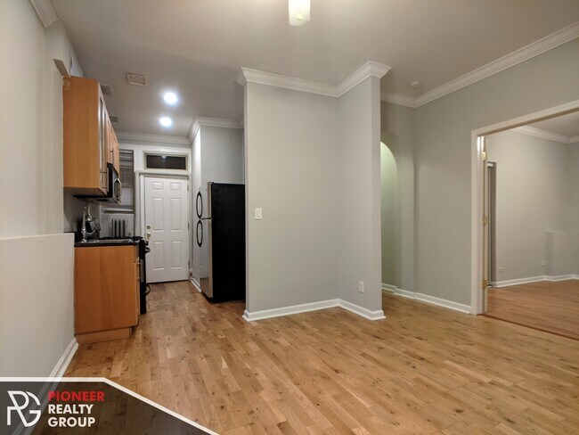 Photo - 542 W Surf St Unit GDN