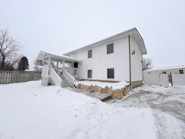 Building Photo - Spacious 5 Bed House with Custom Features Available For Rent!