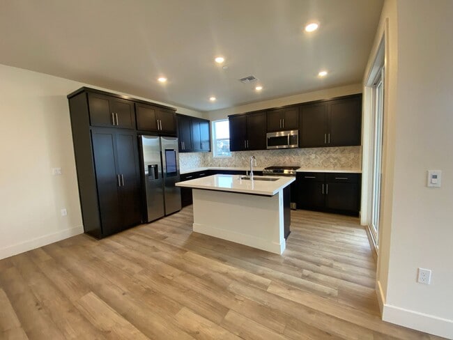 6480 Rosebay Ct