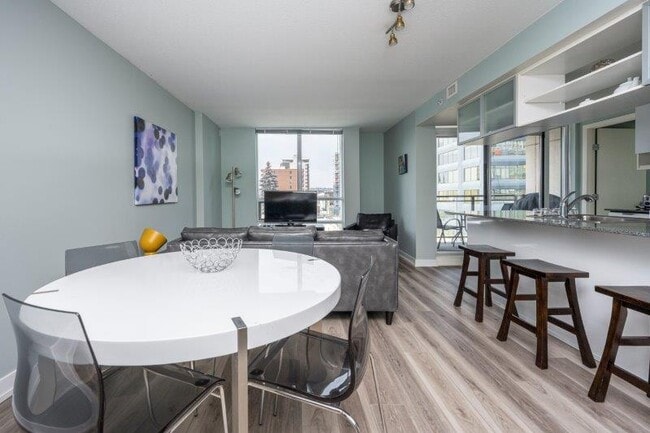 Photo - 1110-1110 11 St SW