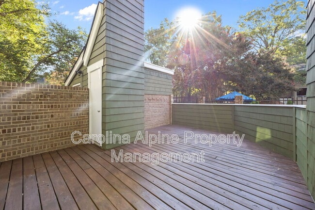 Photo - 425 W 8th St