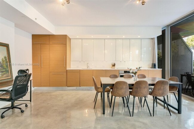 Photo - 250 NW 24th St Unit 2B