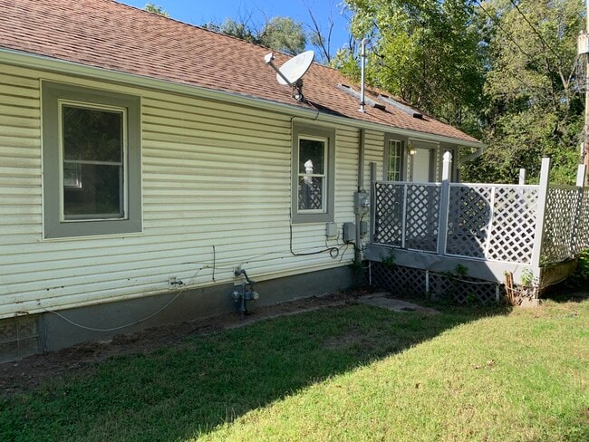 Side Deck - 3806 E 40th St Unit 3806 E 40th St