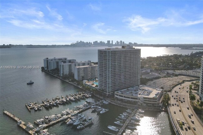 Building Photo - 7601 E Treasure Dr Unit 902