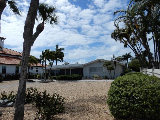 Photo - 337 1st St W