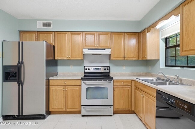 Photo - 815 Amar St