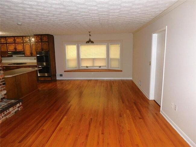 Photo - 626 Indian Hills Pkwy NE