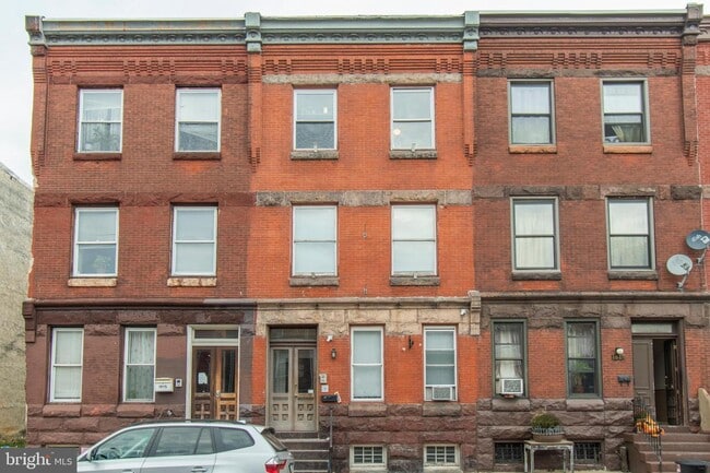 Front - 1613 W Diamond St Unit 1