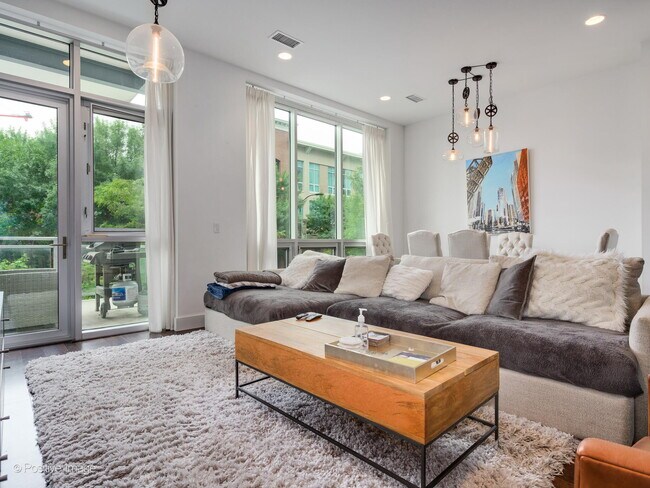 Photo - 1120 W Adams St Unit 2E