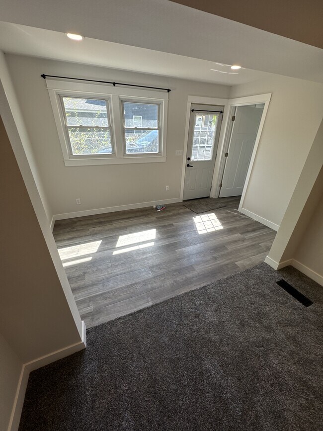 914 Lakeside Ave