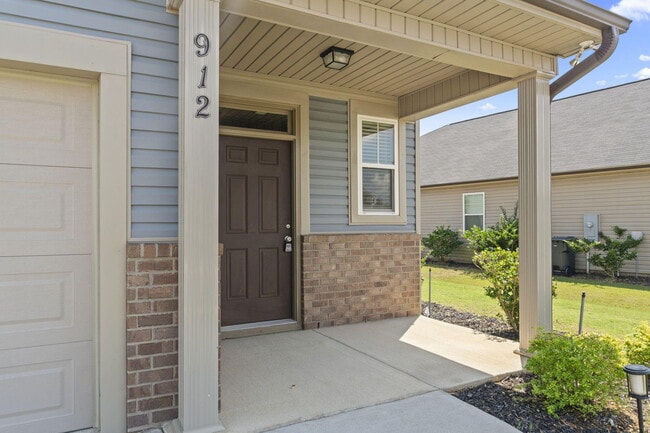 Photo - 912 Newburn Dr