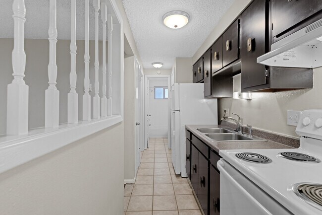 Photo - Pearl Court Apartments