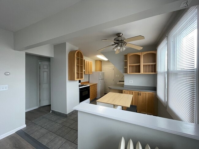 Building Photo - 108 Concord St