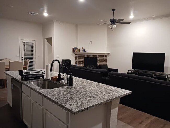 Photo - 2049 Dove Ave