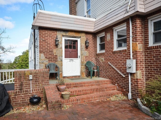 Building Photo - 270 8th Ave Unit #11