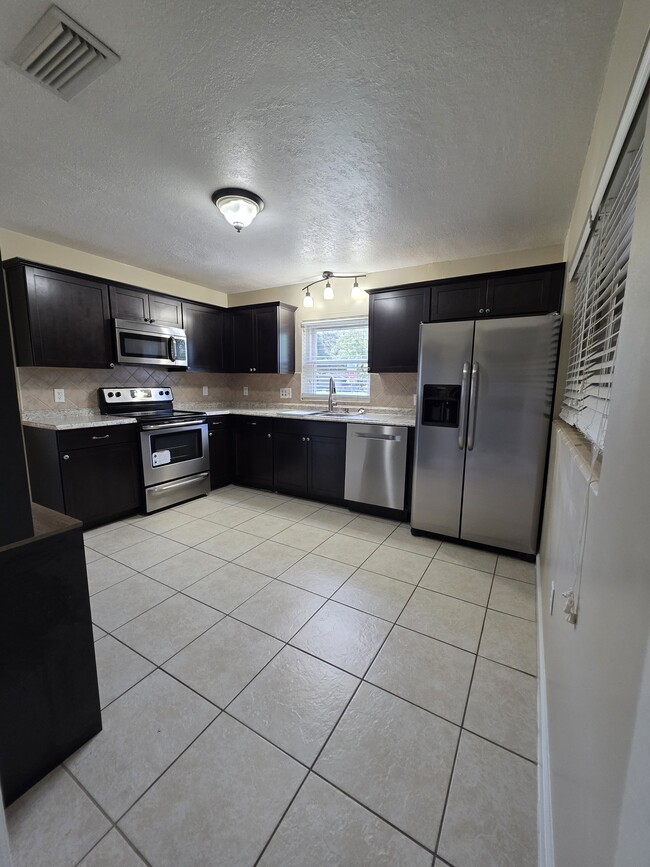 Photo - 1641 Meadowbrook Ave