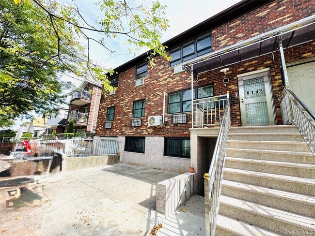 Building Photo - 61-45 Parsons Blvd Unit 2