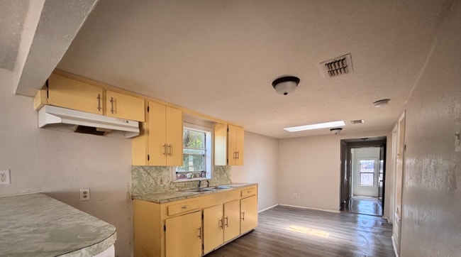 Photo - 2621 Tarlton St