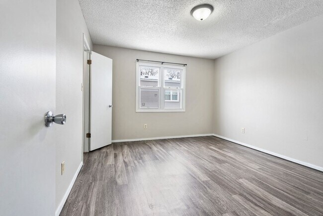 Leavitt Park Apartments - Waterloo, IA