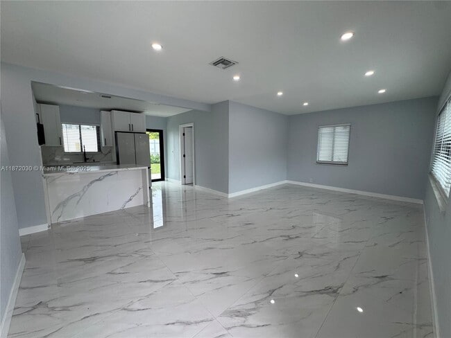 Photo - 16440 NE 10th Ave