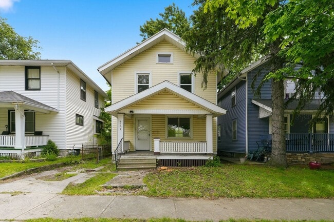 Building Photo - 3 BR - Classic Charm Meets Modern Living
