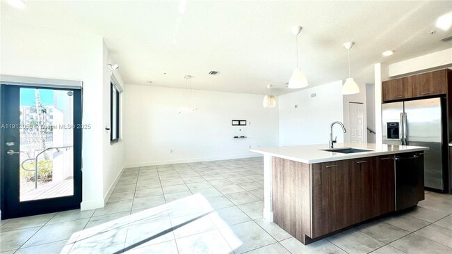 Photo - 4670 NW 84th Ave Unidad 22