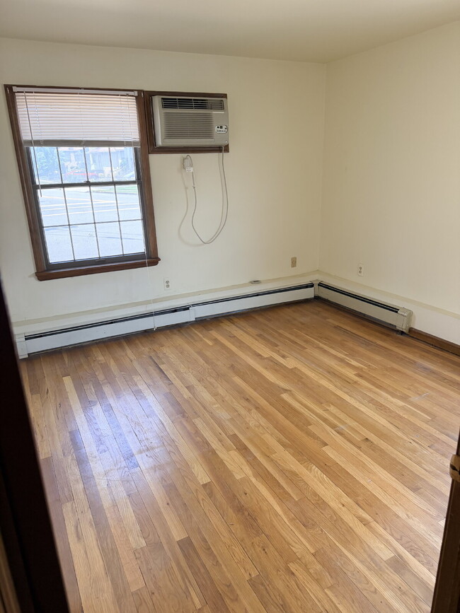 Building Photo - 95 4th St Unit 2