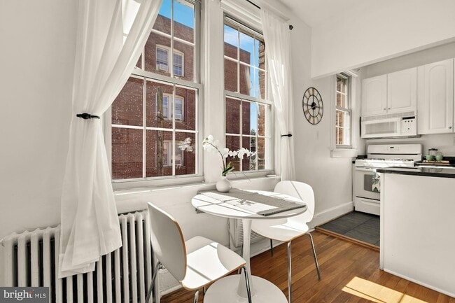 Building Photo - 3022 Wisconsin Ave NW Unit 208