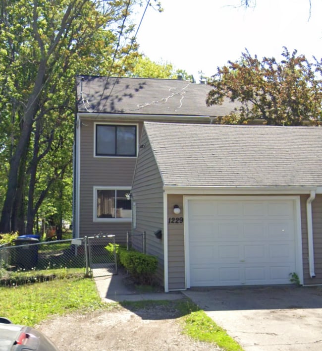 Building Photo - 1229 McCormick St Rental