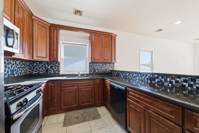 Photo - 54 Laidlaw Ave Unit 2