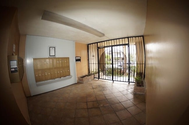 Photo - 817 S. St. Andrews Pl