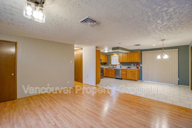 Photo - 403 NE 123rd Ave