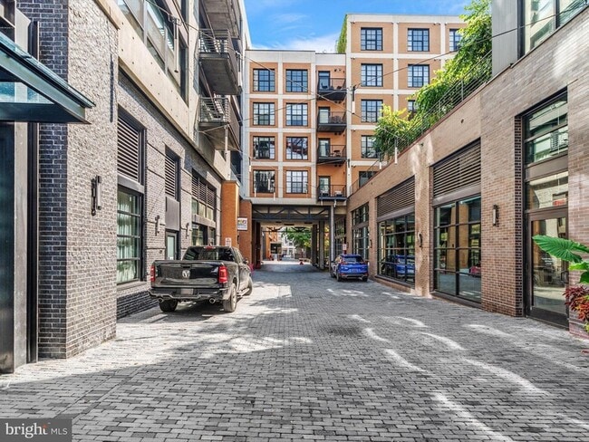 Photo - 1625 Eckington Pl NE Unidad PH207