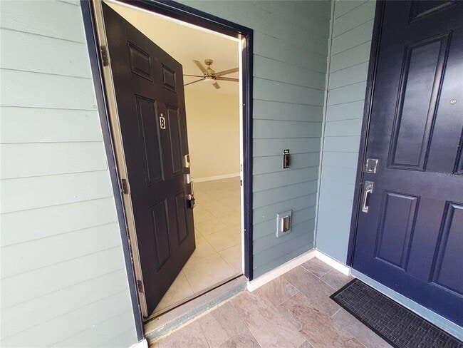 Building Photo - 725 Simone Ct Unit B