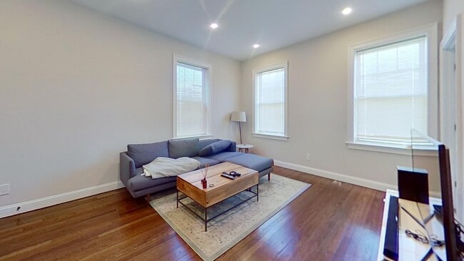 Photo - 2017 Commonwealth Ave Unit 4