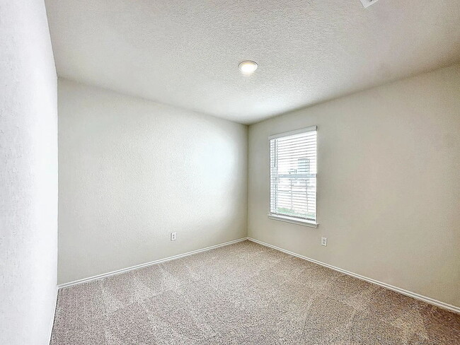 Building Photo - "Charming 3-Bed 2 bath Oasis in New Braunfels