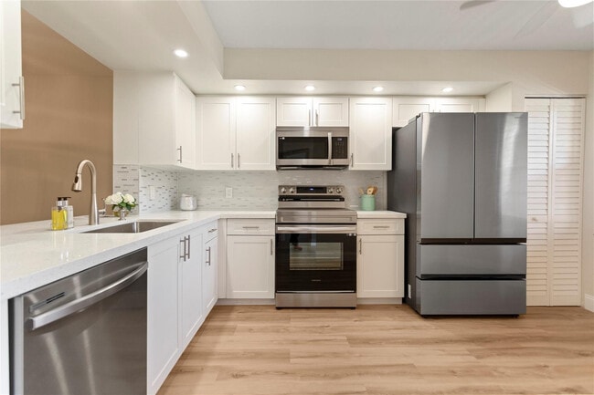 Building Photo - 1501 SW 131st Way Unit 211P