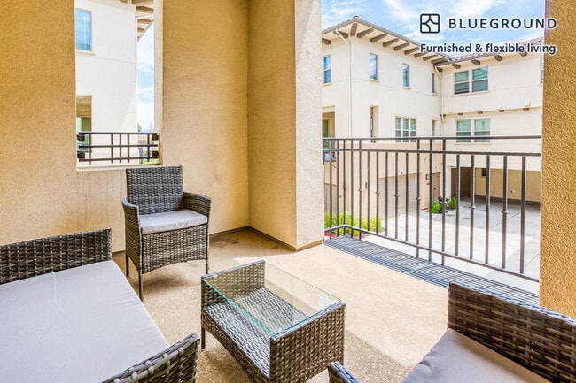 1087 Bigleaf Pl