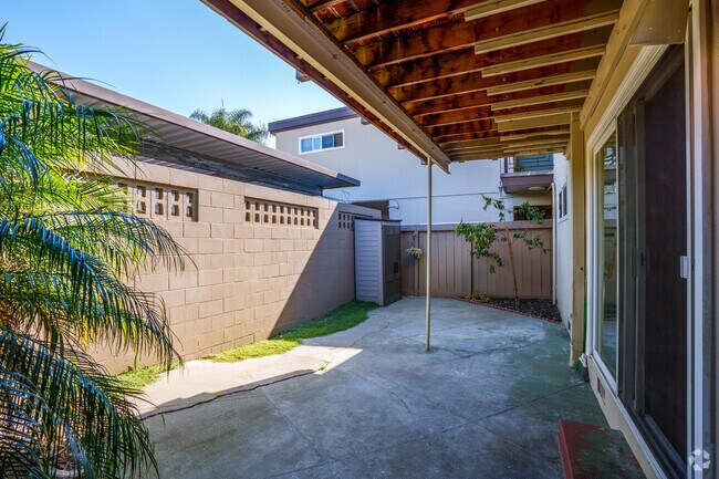 2HAB, 1BA - 788 ft² - Patio
