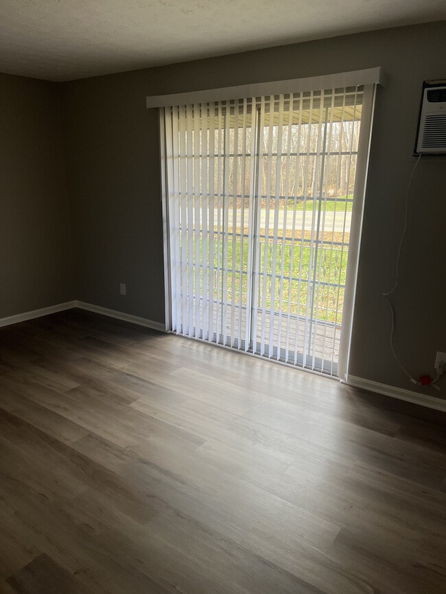 Photo - Green Acres - 4943-4959 Unit 4949-A