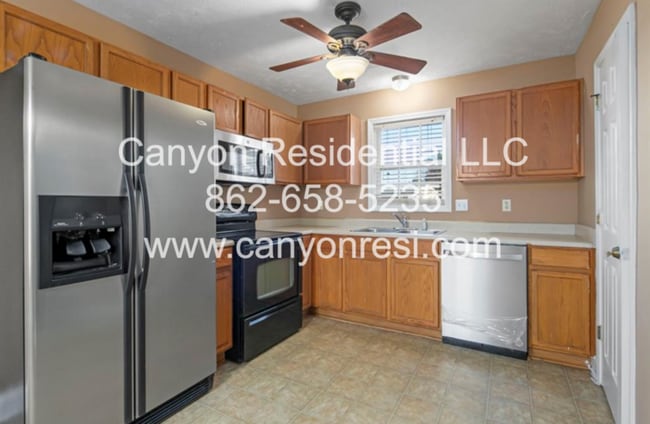 Photo - 141 Kendall Ct