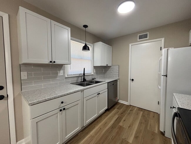 Photo - Stylishly Updated 3 Bedroom Home with Fresh Modern Finishes.