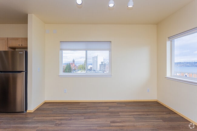 3BR, 2BA - 1022SF